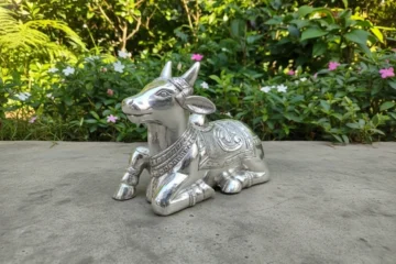 Silver handcrafted nandi statue